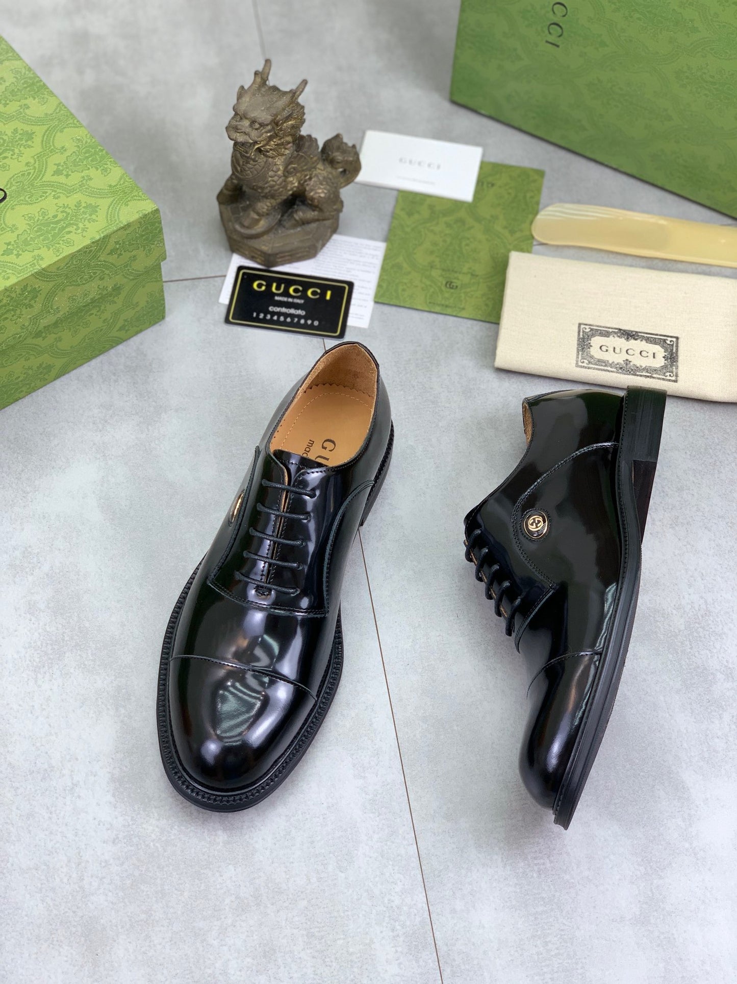Gucci shoes logo GG