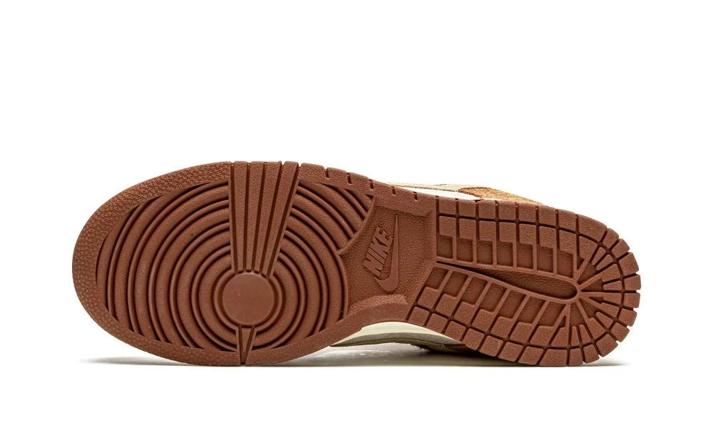 DUNK LOW "Medium Curry"