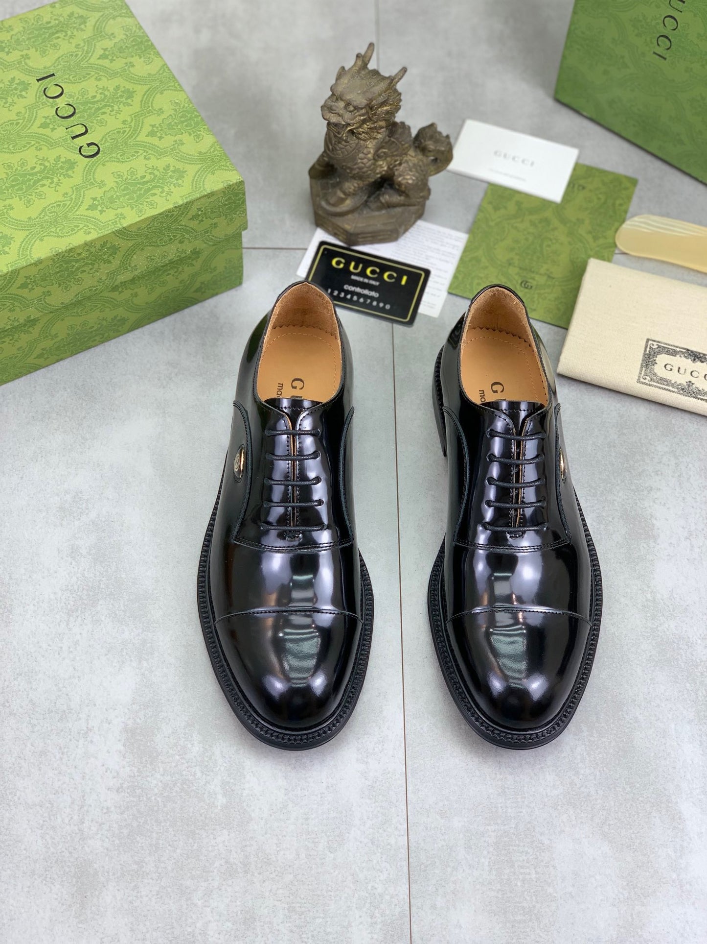Gucci shoes logo GG