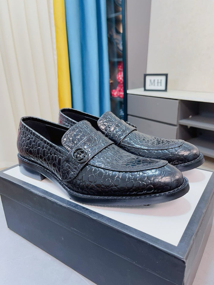 Gucci shoes logo GG