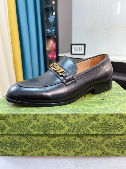 Gucci shoes logo GG