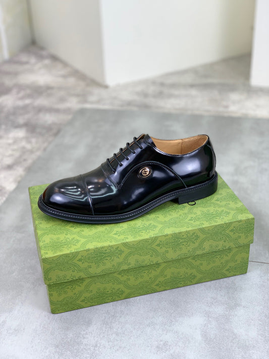 Gucci shoes logo GG